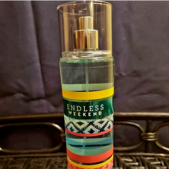BATH & BODY WORKS "ENDLESS WEEKEND" MIST - Picture 4 of 4